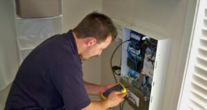 Who installs smart homes?