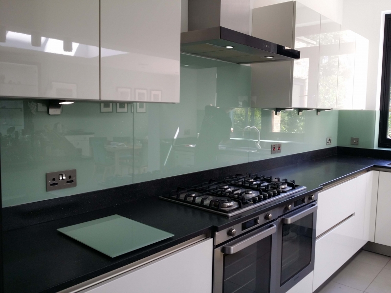 Tips and Tricks to Choose the Right Kitchen Splashbacks