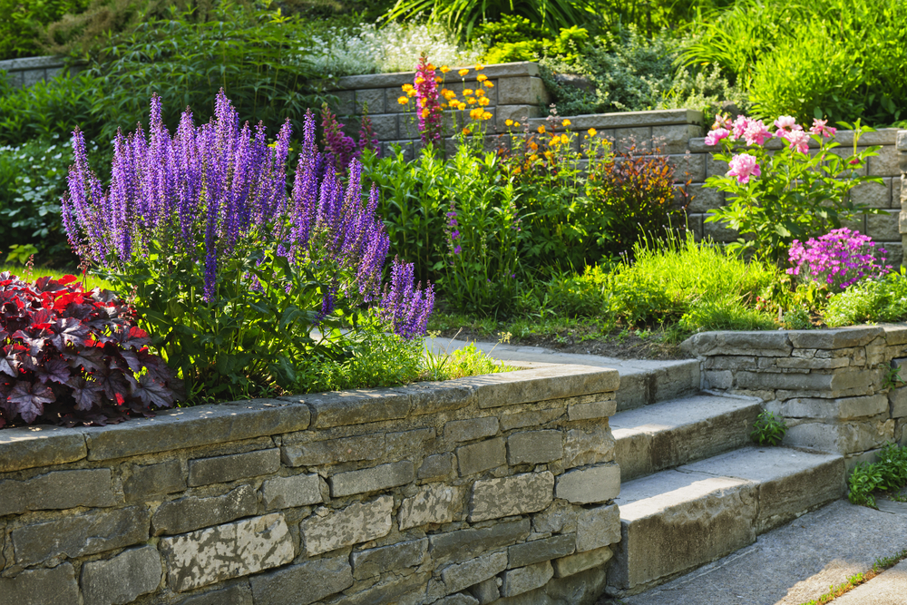 What Are the Benefits That You Get by Installing Garden Walls for Your Living Space?