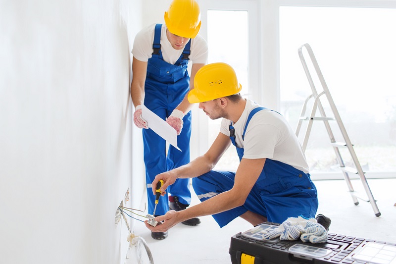 Top 9 Reasons to Hire Electrical Contractors for Your Home