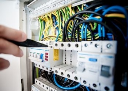 Common Electrical Problems & Tips to Deal with Them