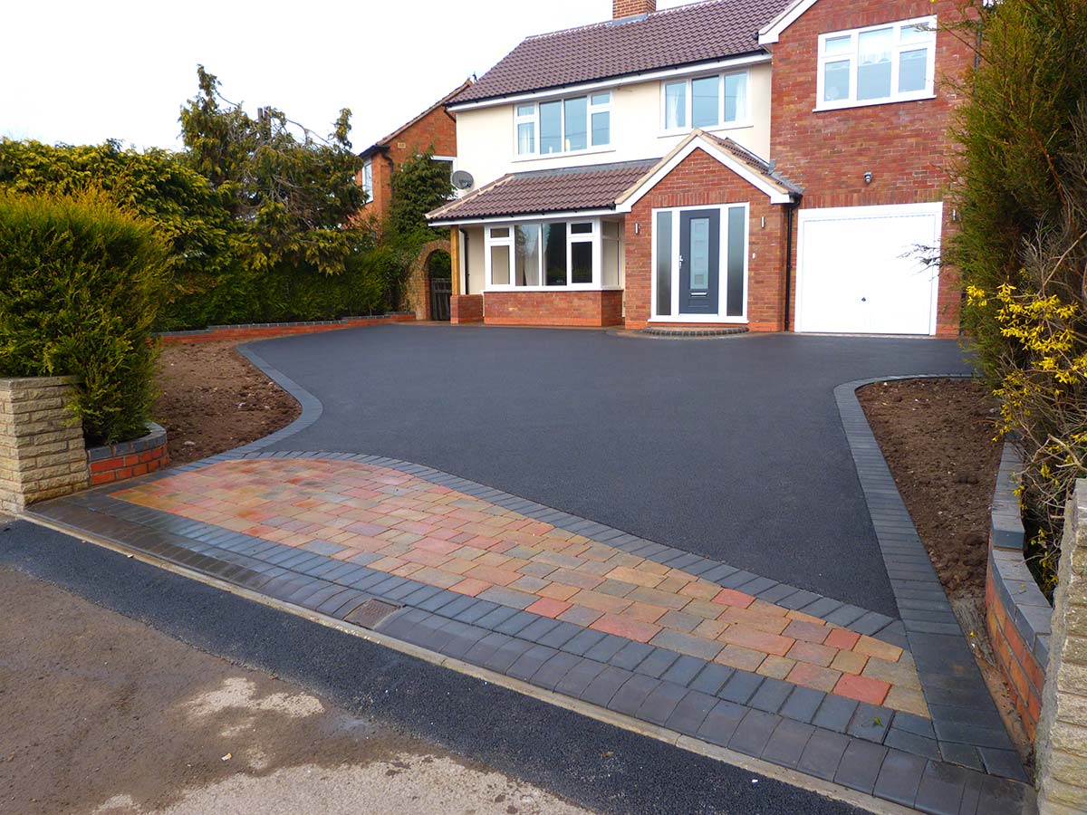 From Drab To Fab: Transform Your Home’s Entrance With Creative Driveway Makeovers