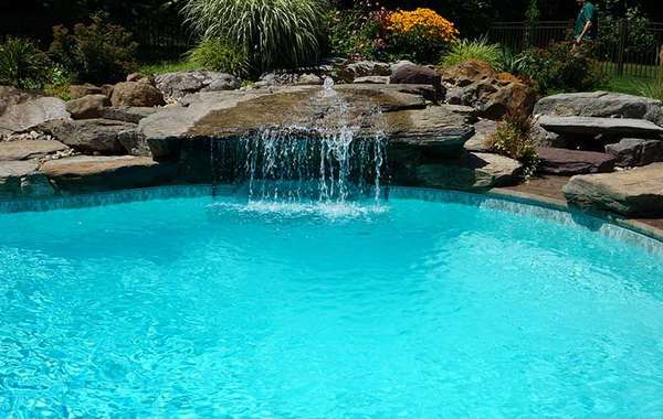 Natural Swimming Pools: An Environmentally Friendly and Aesthetic Alternative