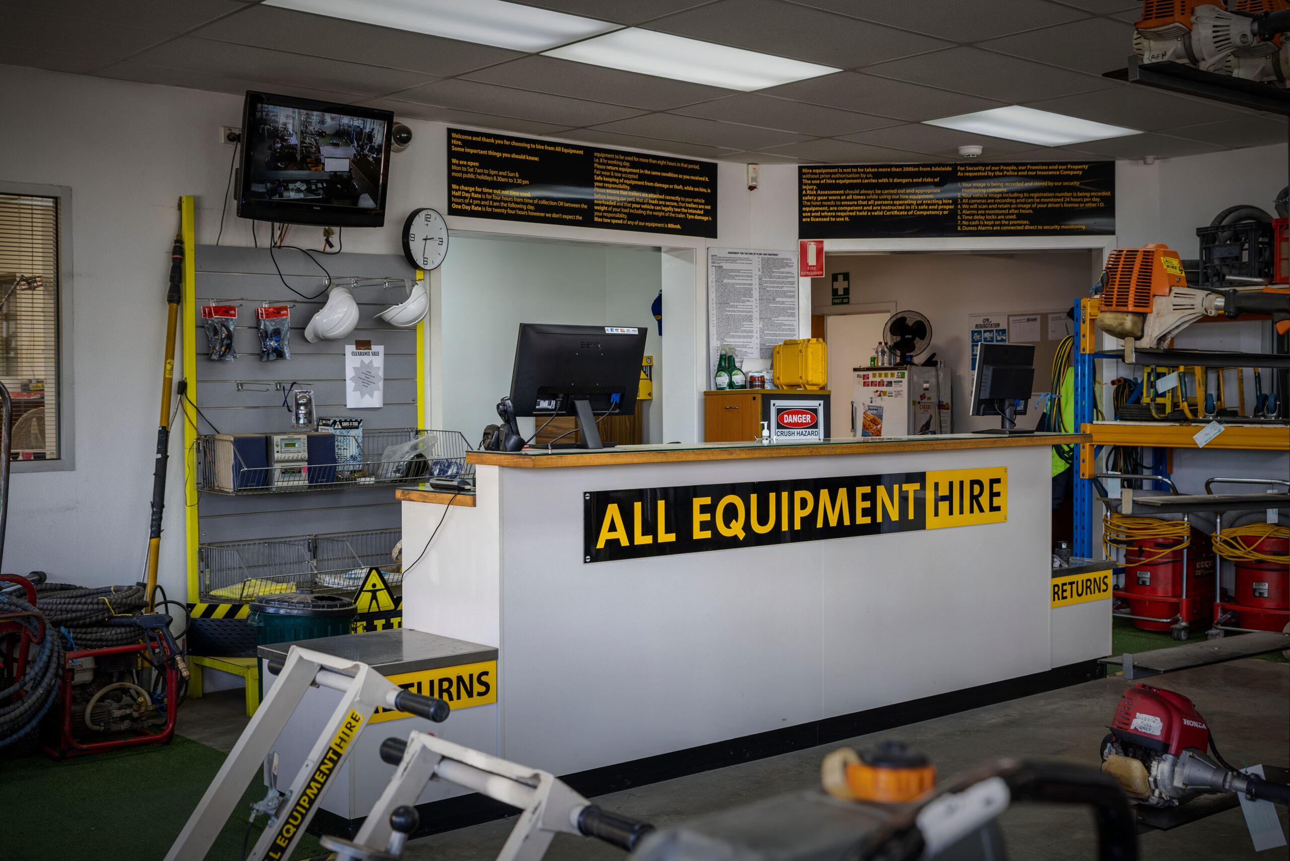 Why Should You Choose To Rent Equipment?