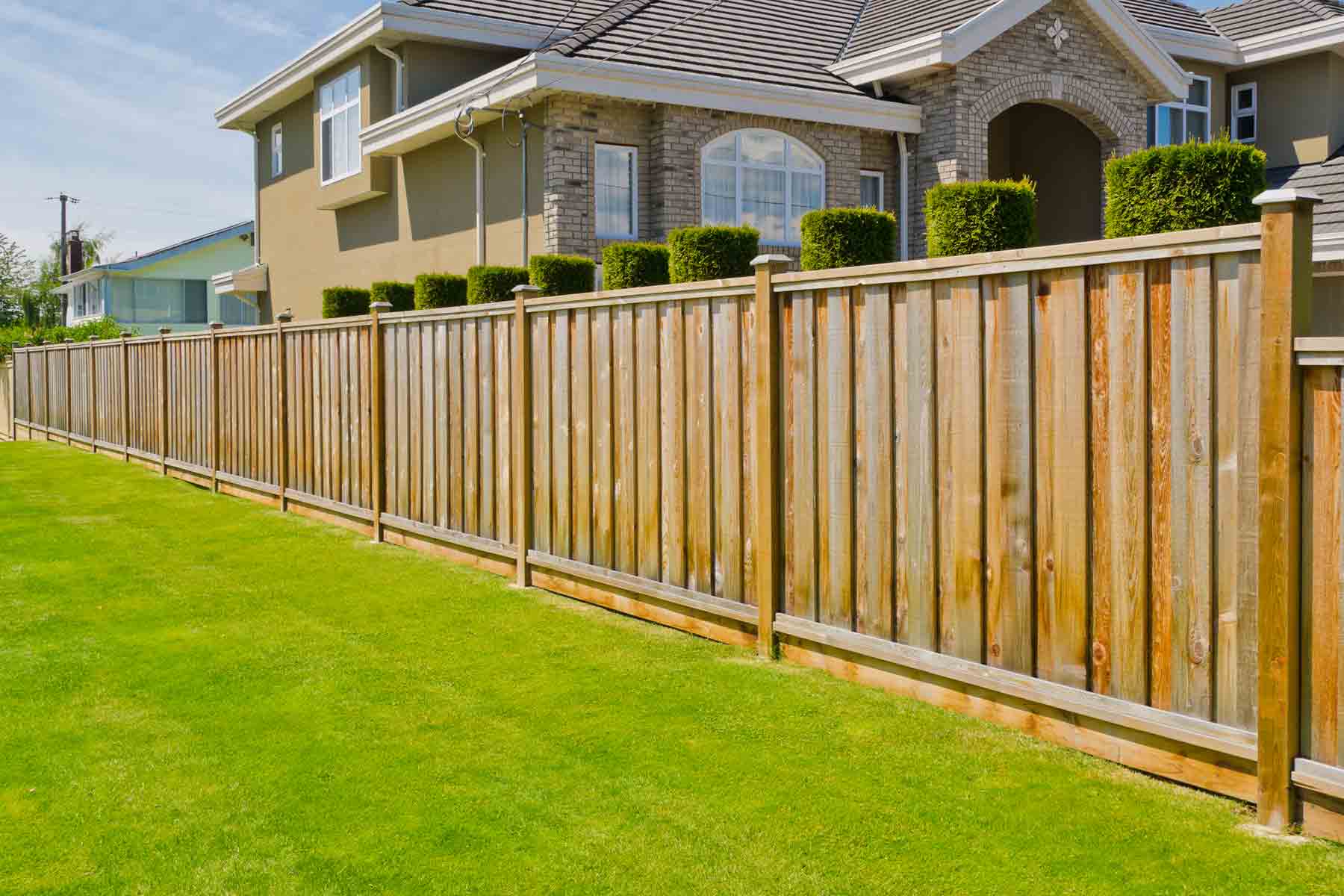 The Benefits of Installing a Horizontal Vinyl Fence: Why It’s the Perfect Choice for Your Yard